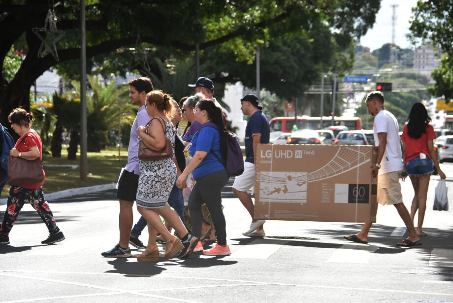 Natal aquece o comércio e deixa empresários com boas expectativas de venda em MS