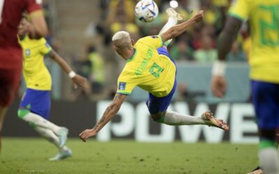 Gol de voleio de Richarlison é eleito o mais bonito da Copa do Catar