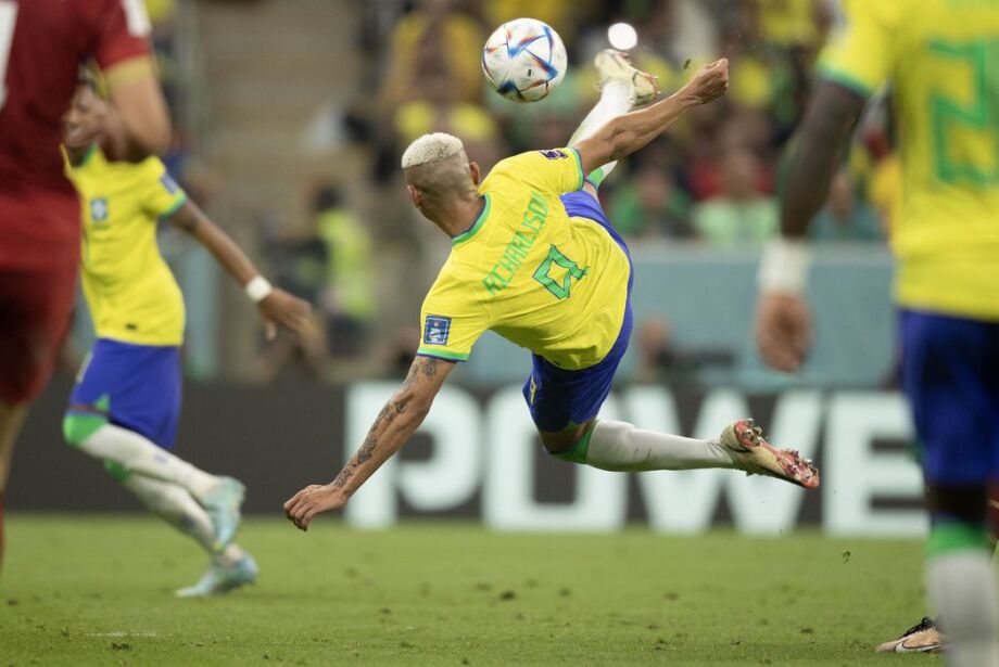 Gol de voleio de Richarlison é eleito o mais bonito da Copa do Catar