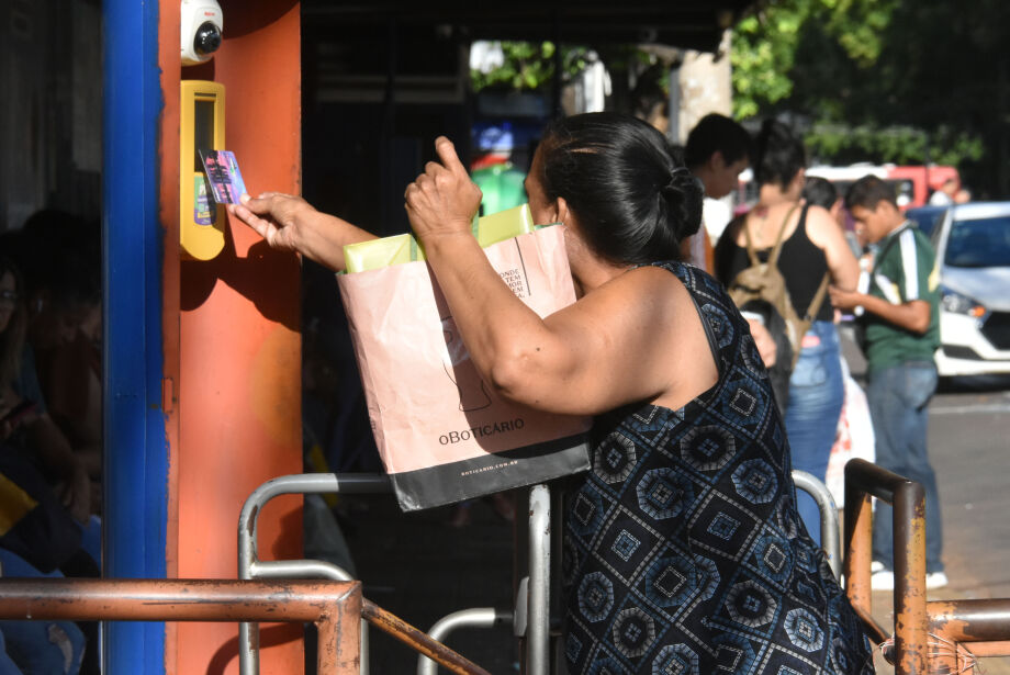 Aumento da tarifa de ônibus em 2023 segue sem definição