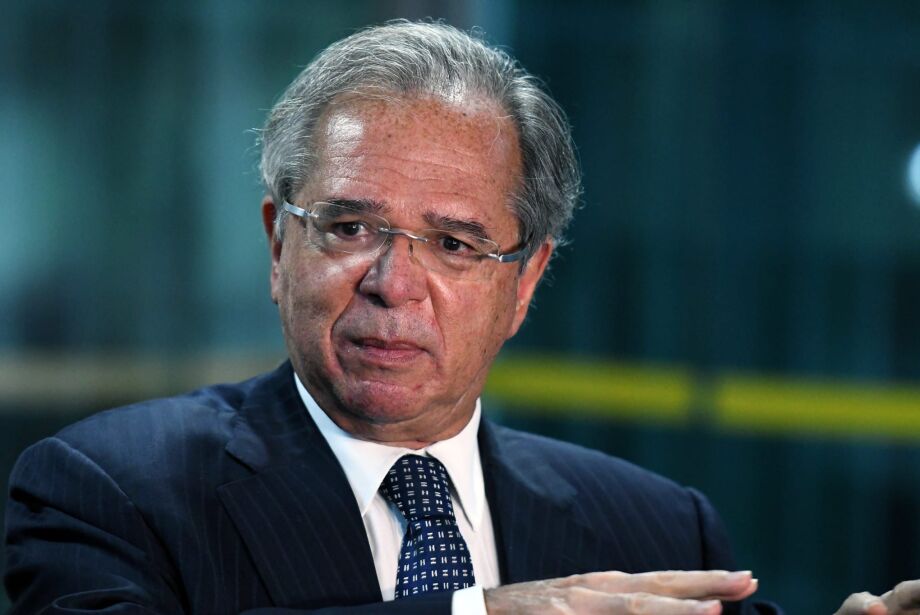 Paulo Guedes segue Bolsonaro e não ‘passará a faixa’ a Haddad