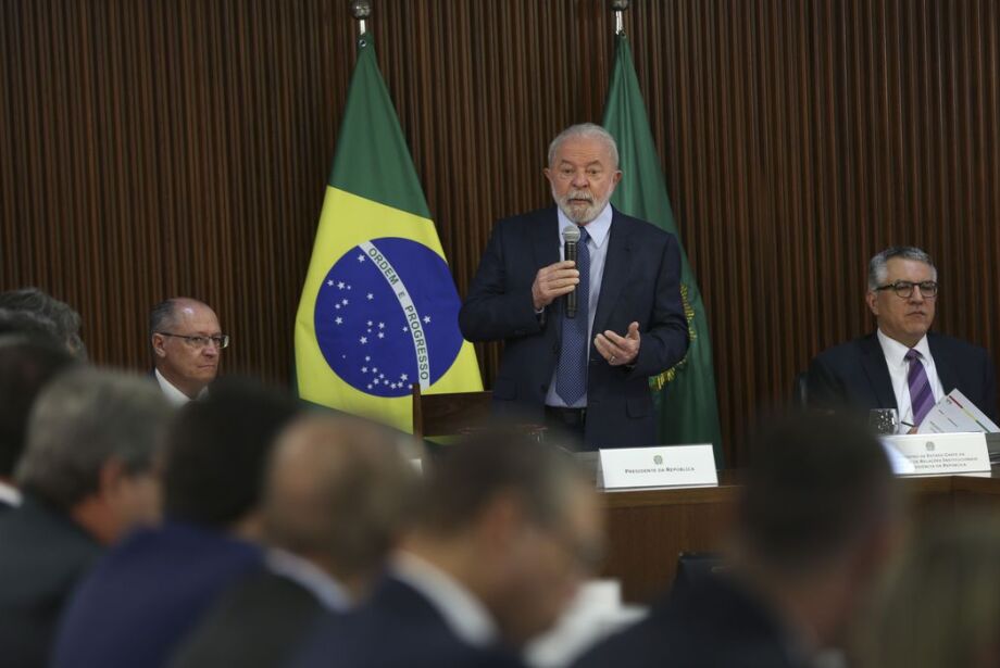 Lula acerta criação de plano comum de obras com governadores