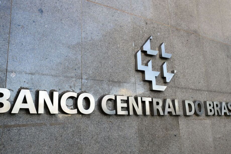 Banco Central corrige dados cambiais e país fecha 2022 no negativo