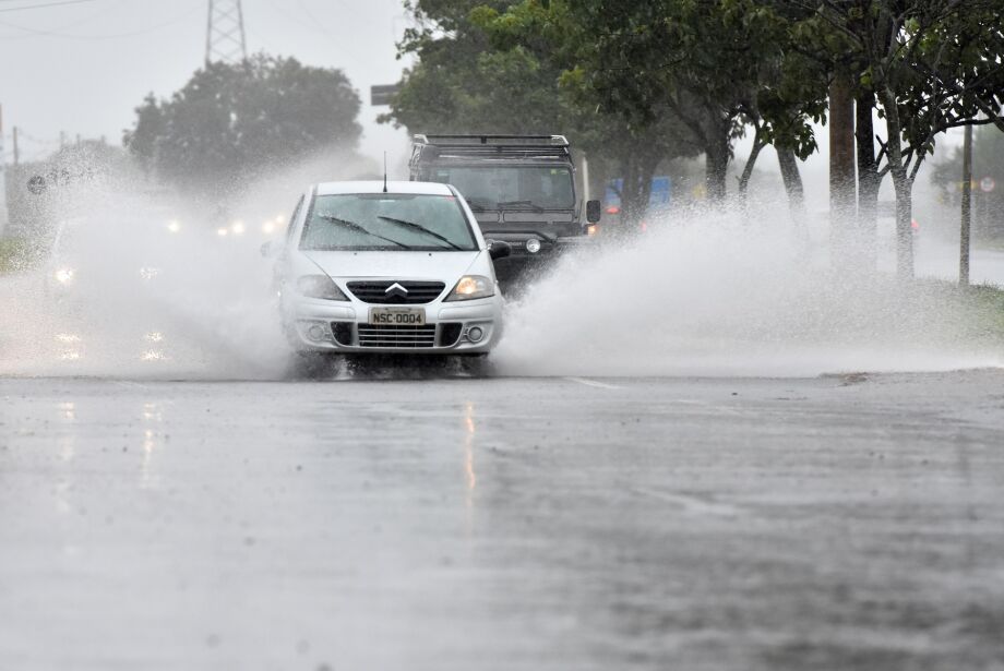 Campo Grande amanhece debaixo de chuva e registra 57 milímetros em poucas horas