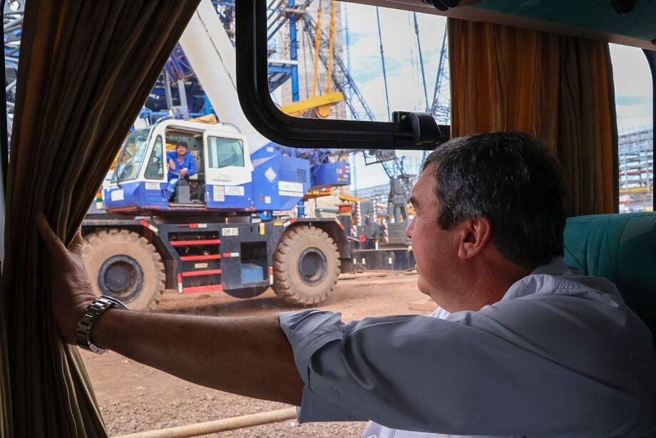 Riedel visita fábrica da Suzano, em Ribas do Rio Pardo, e garante apoio do Estado ao município