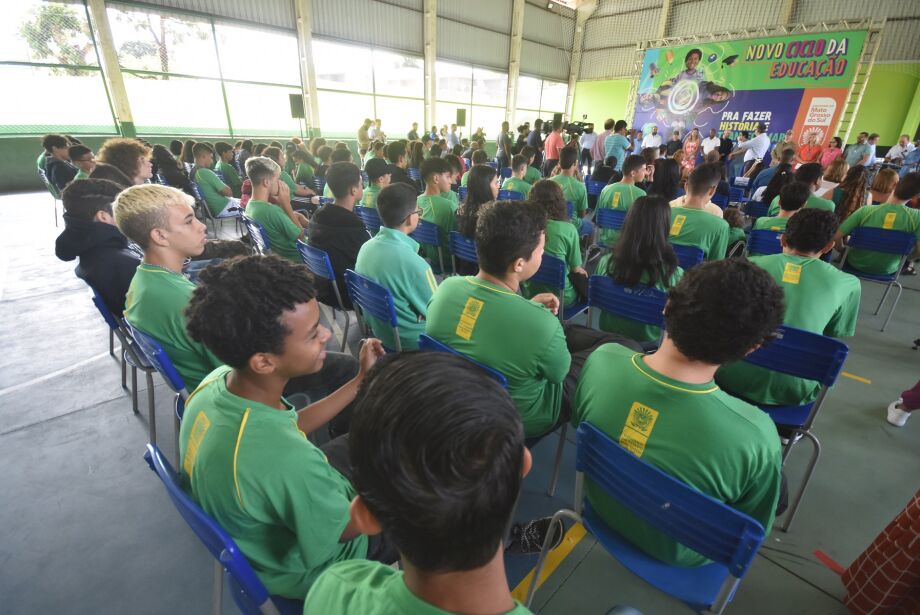 Novas matérias do Ensino Médio não profissionalizam estudantes