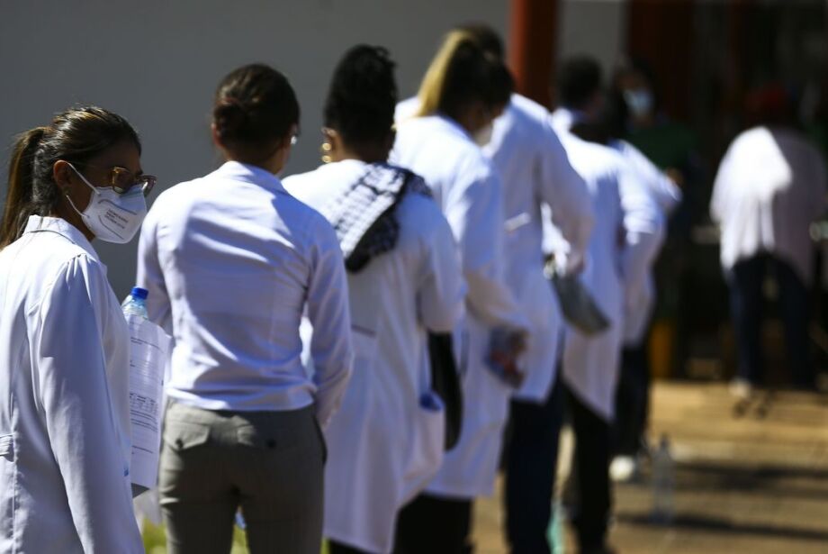 Com etapa em Campo Grande, clínico critica aplicação de prova que valida diploma de médico no Brasil