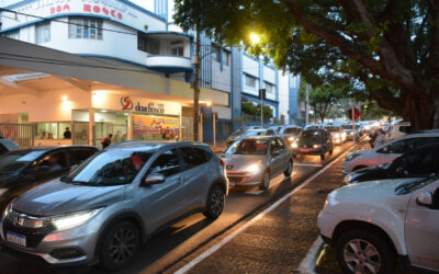 Licenciamento de veículos começou a vencer em abril; veja quando e como pagá-lo