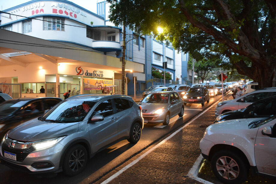 Licenciamento de veículos começou a vencer em abril; veja quando e como pagá-lo