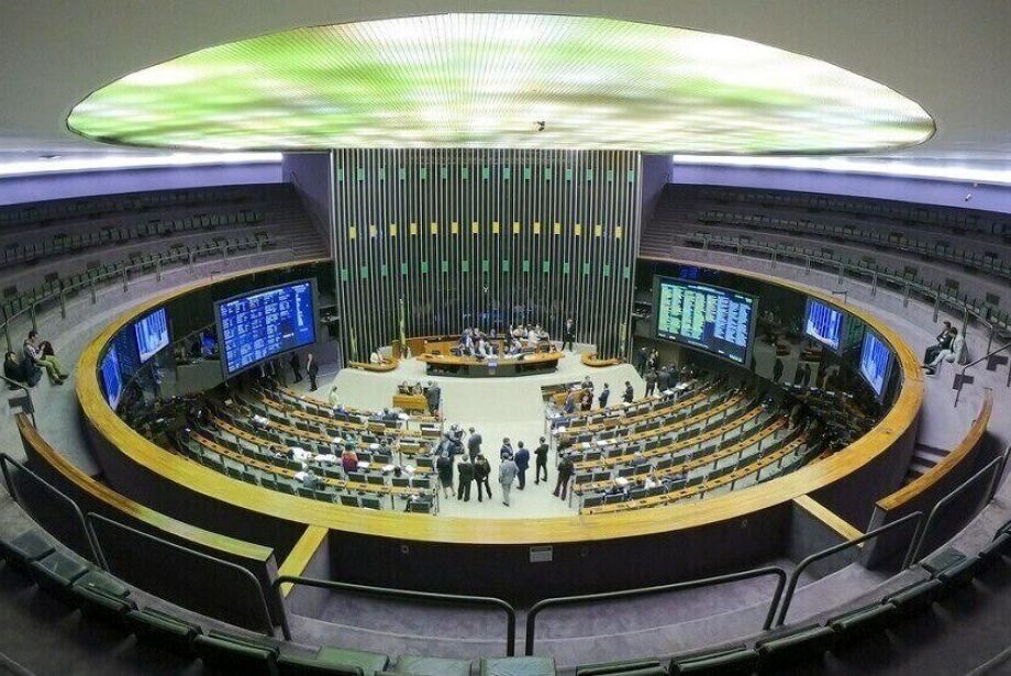 Partidos de esquerda na Câmara se alinham a Lira em disputa por MPs