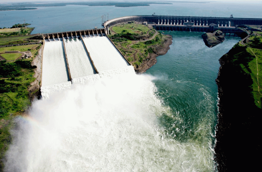 Após 80 dias aberto, vertedouro de Itaipu deve ser fechado na segunda-feira