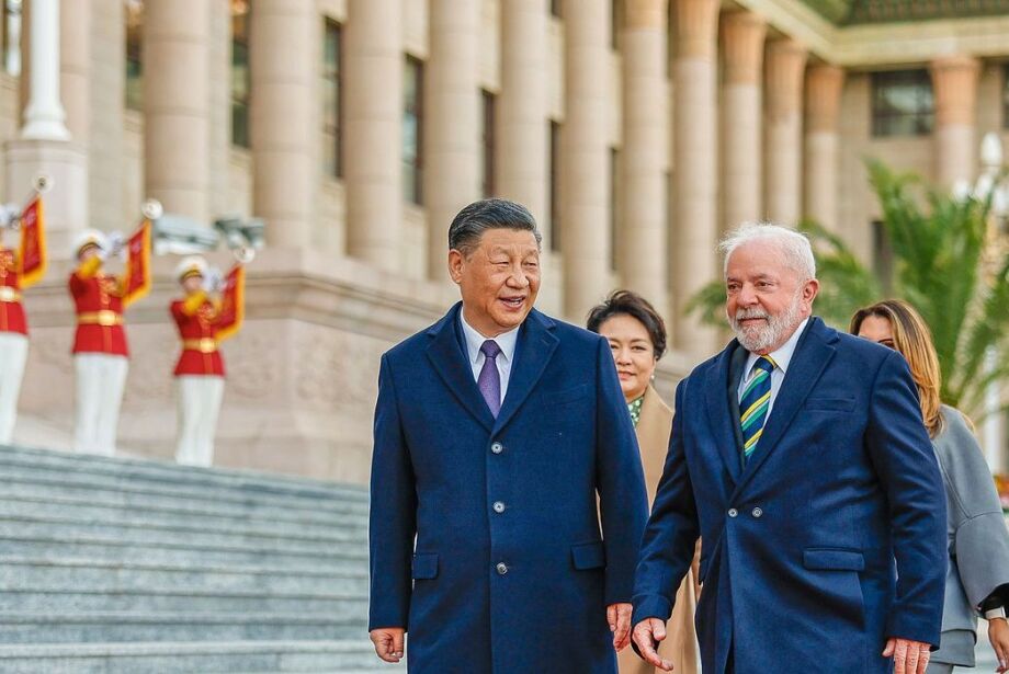 Viagem de Lula ao oriente reforça papel de Brasil e China no cenário internacional