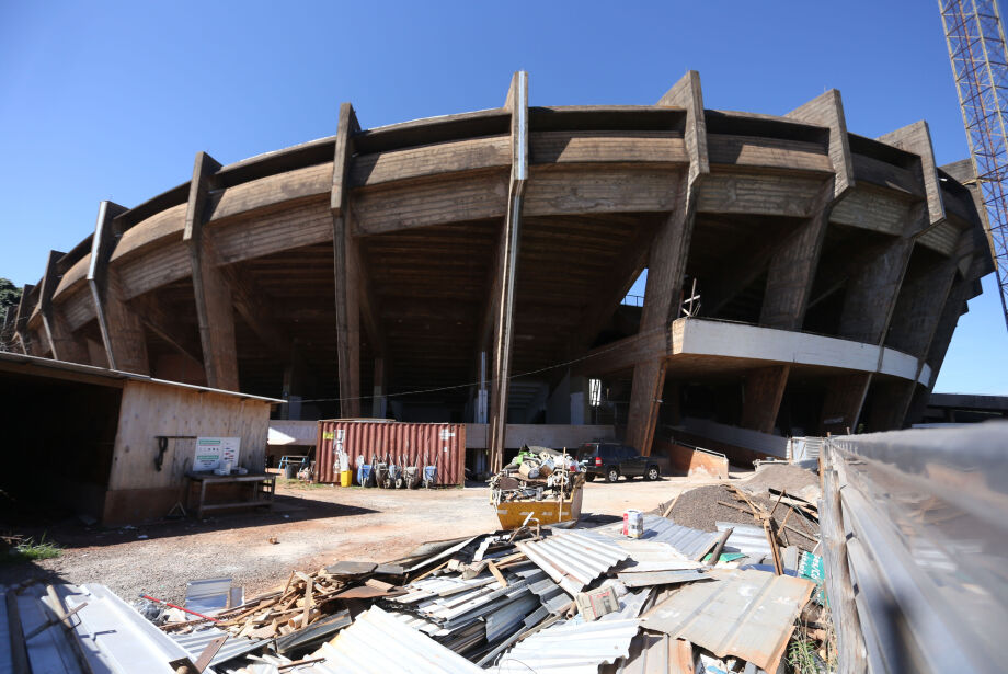 Reforma no estádio Morenão, prometida para início do Estadual, só deverá ser entregue em 2024