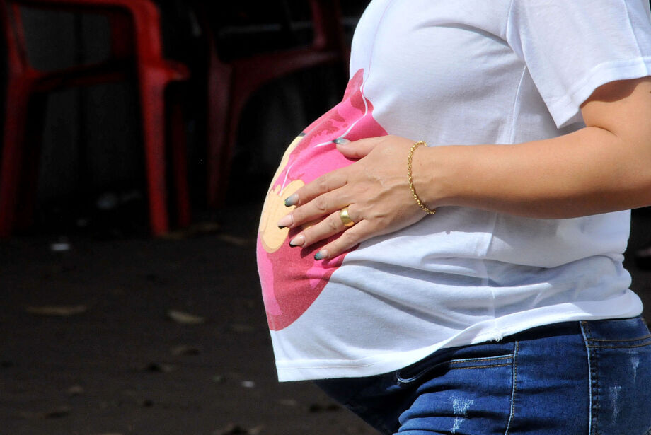 7 em cada 10 mulheres são mães no Brasil; metade é solo