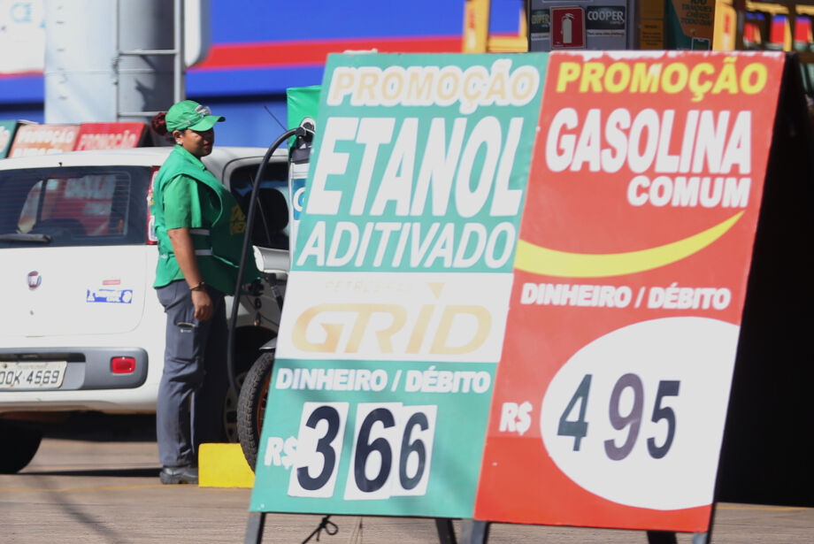 “Tanqueada” de gasolina cai R$ 144 em um ano em Mato Grosso do Sul