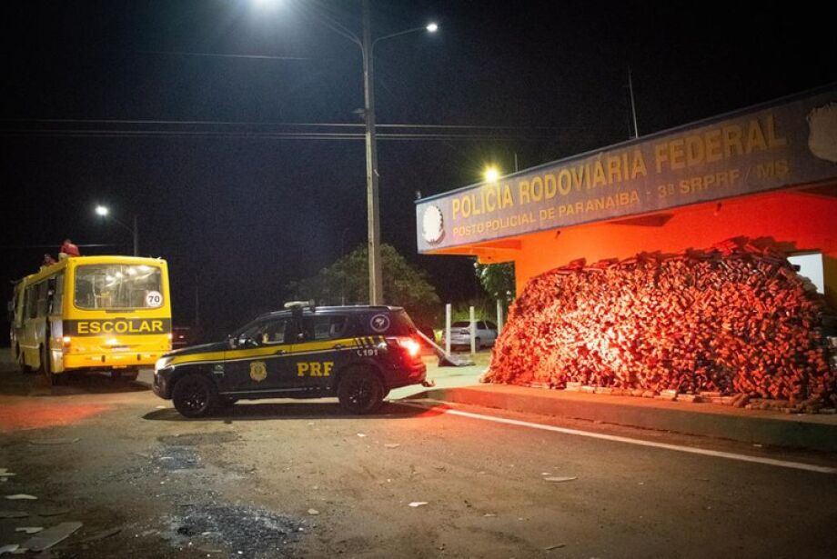 Suspeito de tráfico carregava 2,8 toneladas de maconha em ônibus escolar