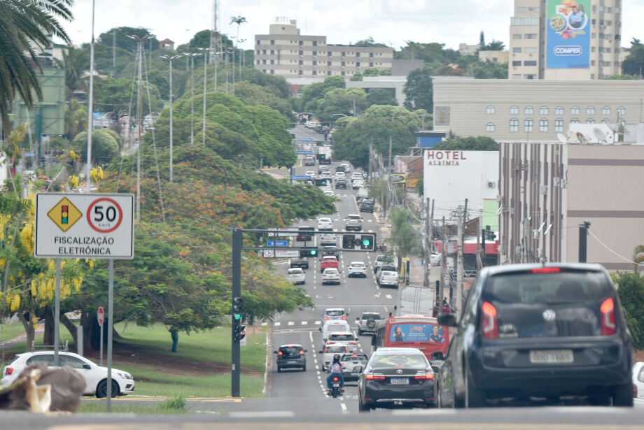 Maio é mês para pagar licenciamento de veículos de placas final 3