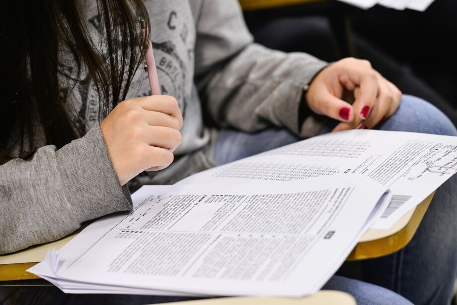 Lei que garante transporte gratuito para estudantes no dia do Enem e vestibulares é aprovada