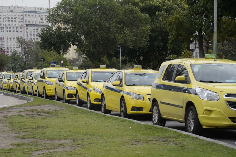 CGU detecta quase R$ 2 bi em possível pagamento indevido de auxílios a caminhoneiros e taxistas