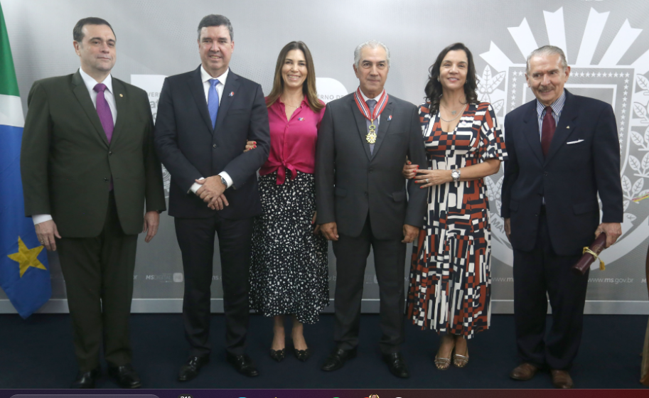 Reinaldo Azambuja recebe homenagem do Paraguai por gestão no Governo de MS