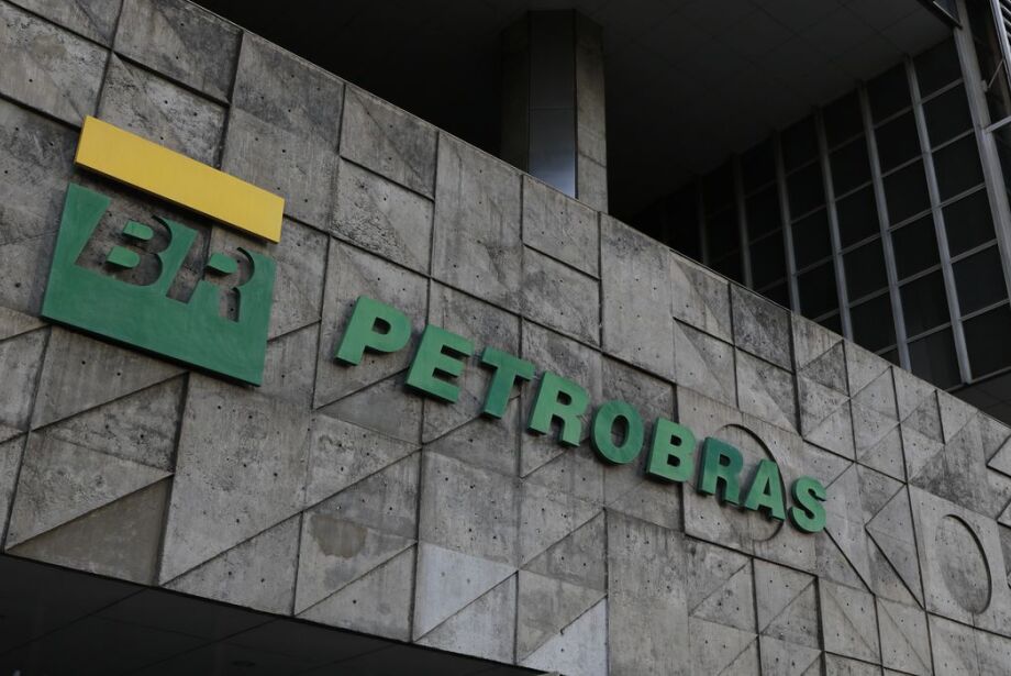 Petrobras bate recorde de produção de gasolina e diesel S10 em junho