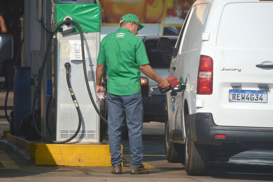 Cinco dias após aumento, gasolina sobe até 73% acima do previsto e diesel 68%