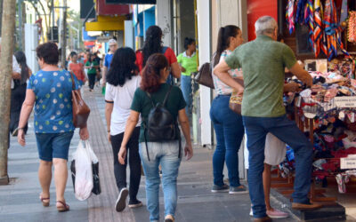 Comércio tem alta de 10% nas vendas após programa para limpar nome