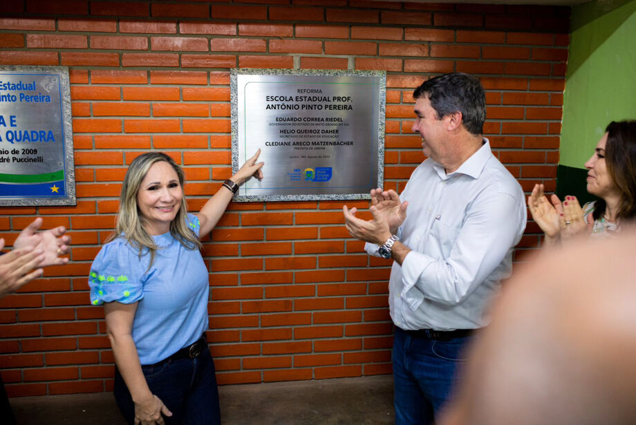 Clediane e Riedel inauguram arena esportiva, pavimentação de avenida e reforma de escola em Jardim