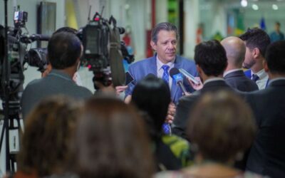 Taxa de juros do cartão de crédito vai “cair muito”, diz Haddad