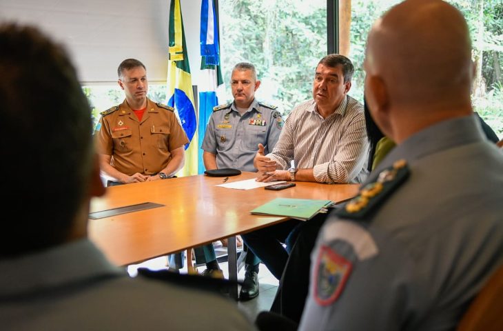 Para valorizar segurança pública, governo promove policiais e bombeiros militares