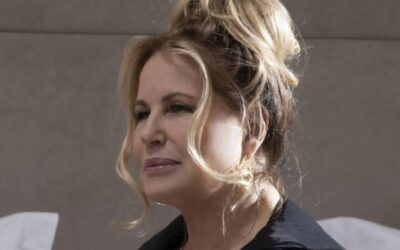 Jennifer Coolidge, de The White Lotus, é confirmada no elenco de Minecraft