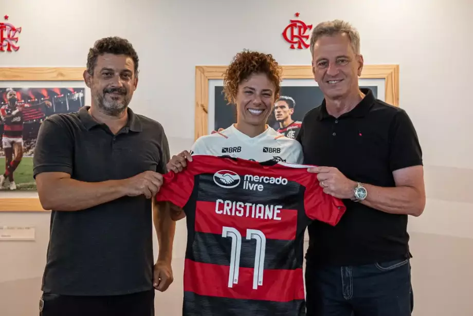 Flamengo anuncia a atacante Cristiane para o futebol feminino