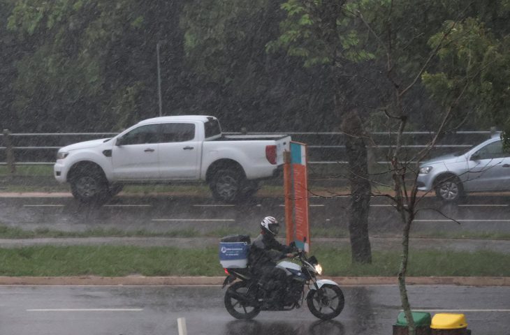 De calorão à pancada de chuvas: terça-feira tem variação climática em MS