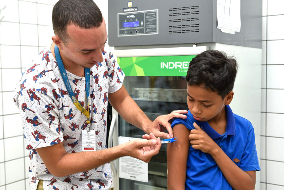 Capital dobra postos de vacinação contra dengue nesta segunda-feira