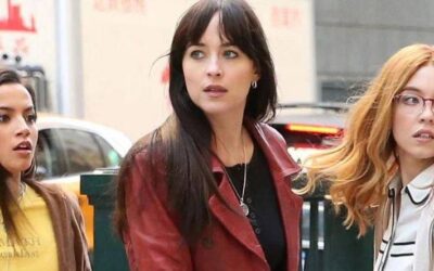 Dakota Johnson faz referência a Madame Teia em look para evento no Rio