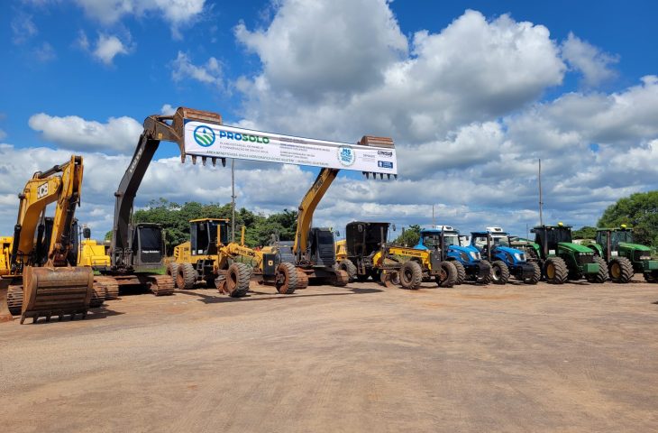 Parceria entre Governo, Itaipu e consórcio de municípios recupera estradas e conserva solo no sul de MS